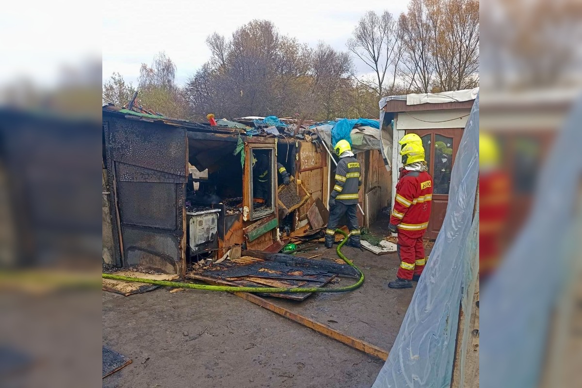 FOTO: Požiar chatrče na Luníku IX pripravil o život dve deti, foto 3