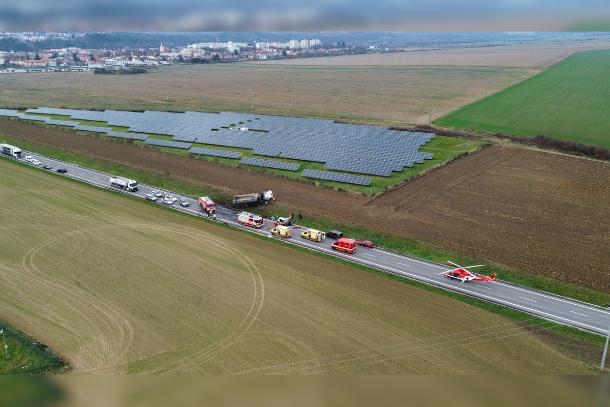 FOTO: Za Moldavou nad Bodvou havaroval kamión, foto 4