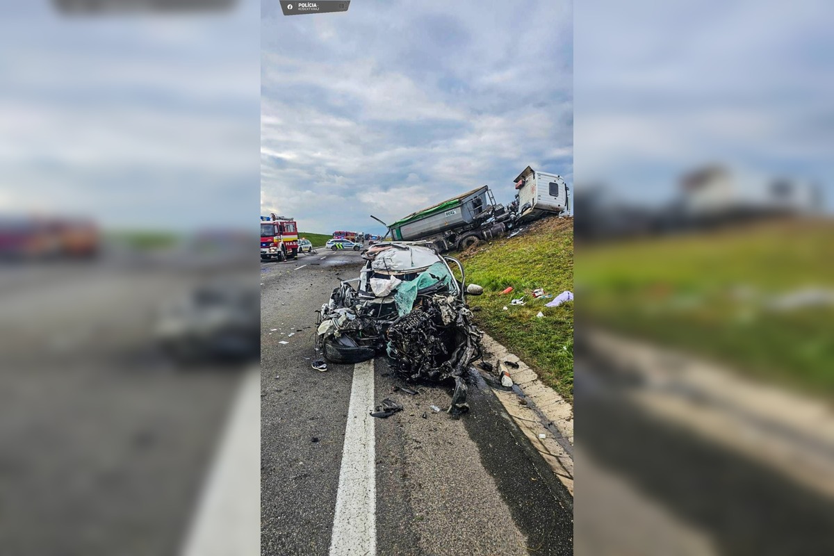 FOTO: Za Moldavou nad Bodvou havaroval kamión, foto 8