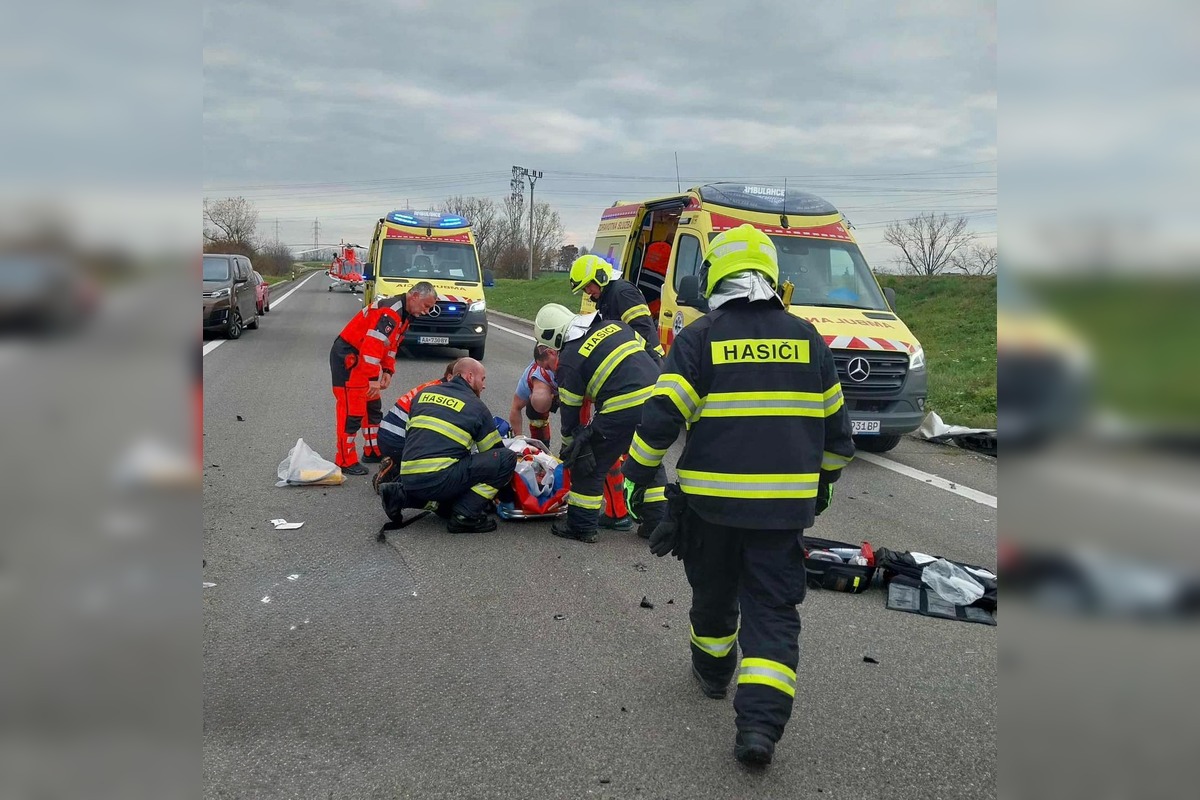 FOTO: Za Moldavou nad Bodvou havaroval kamión, foto 9