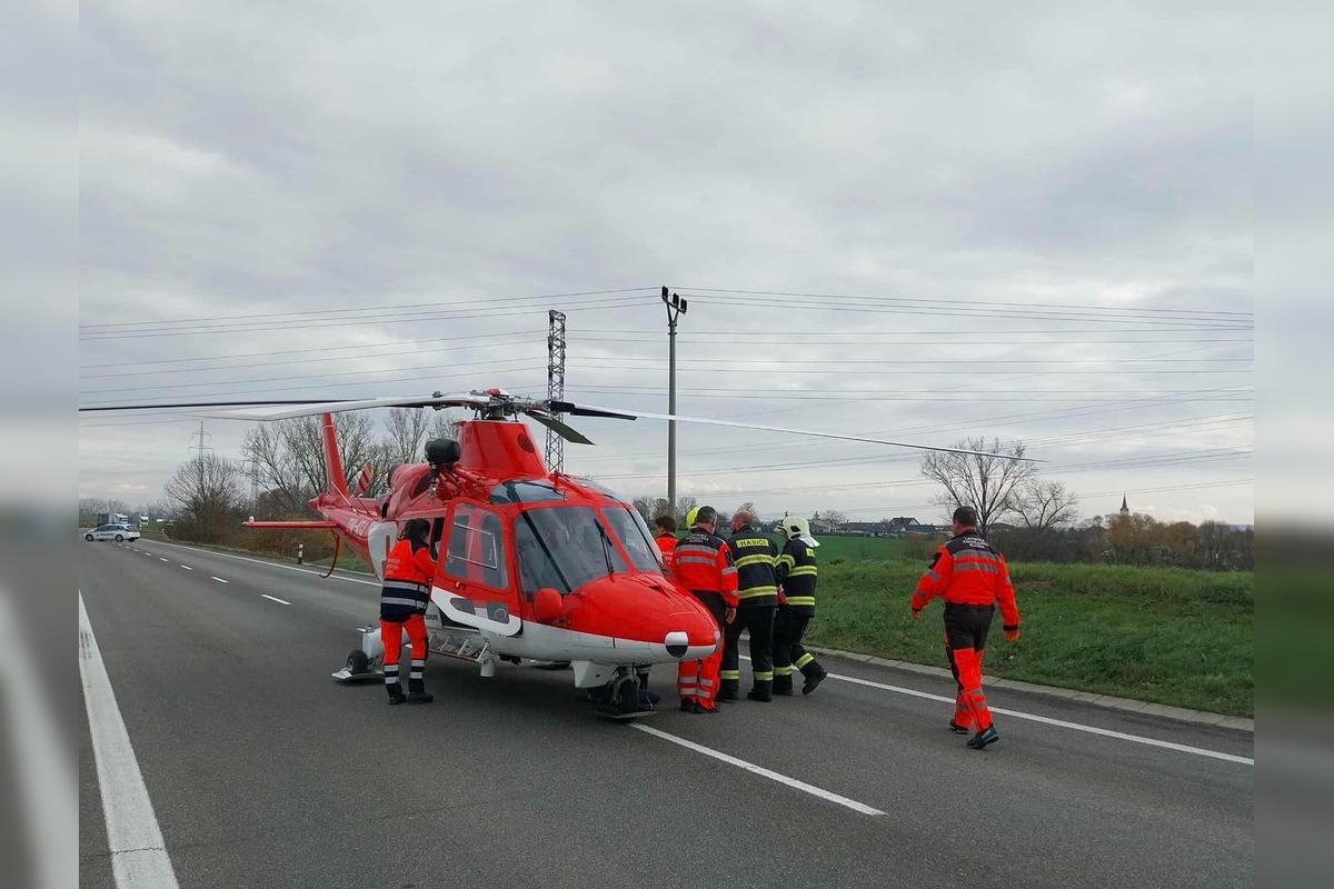FOTO: Za Moldavou nad Bodvou havaroval kamión, foto 10