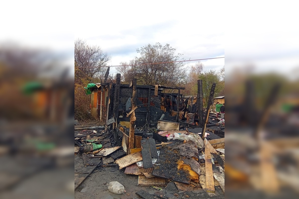 FOTO: Požiar chatrče na Luníku IX pripravil o život dve deti, foto 5