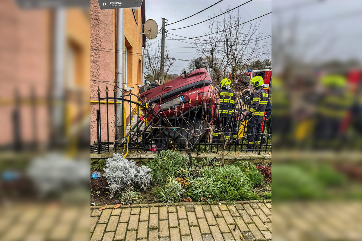FOTO: V obci Zemplínske Jastrabie došlo k vážnej dopravnej nehode, foto 1