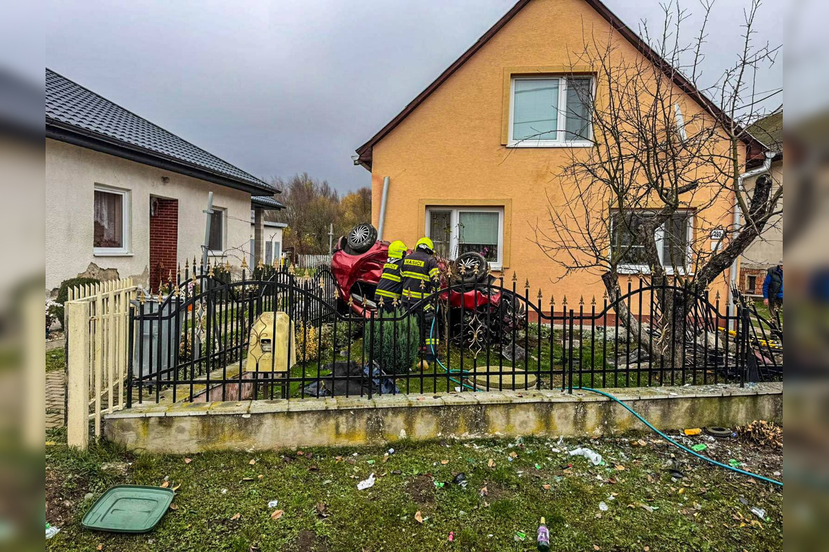 FOTO: V obci Zemplínske Jastrabie došlo k vážnej dopravnej nehode, foto 3