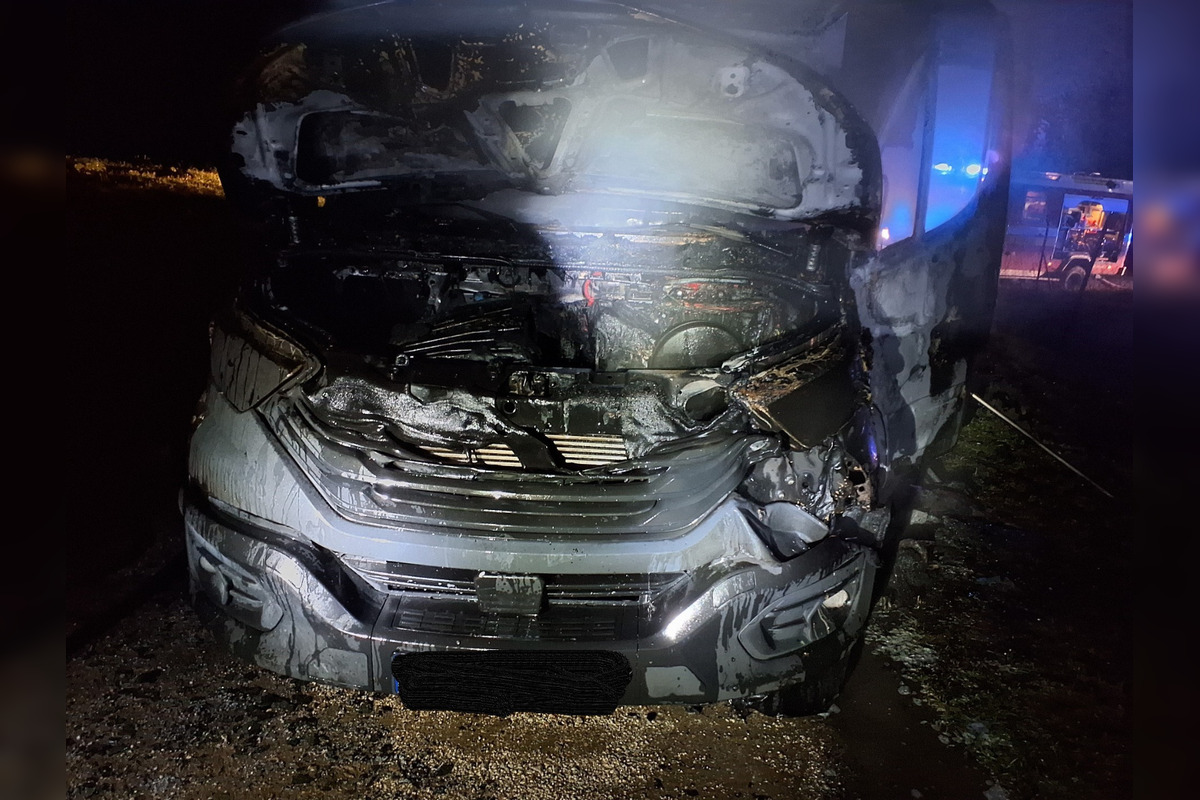 FOTO: Hasiči aj policajti Košického kraja zasahovali v jeden večer pri dvoch náročných požiaroch, foto 2