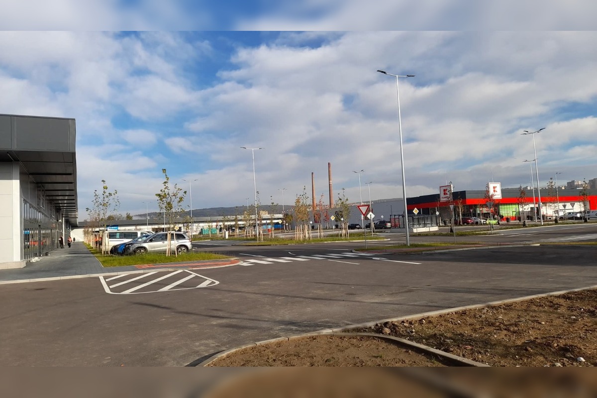 FOTO: V Košiciach otvorili OC Pri Hati, foto 1