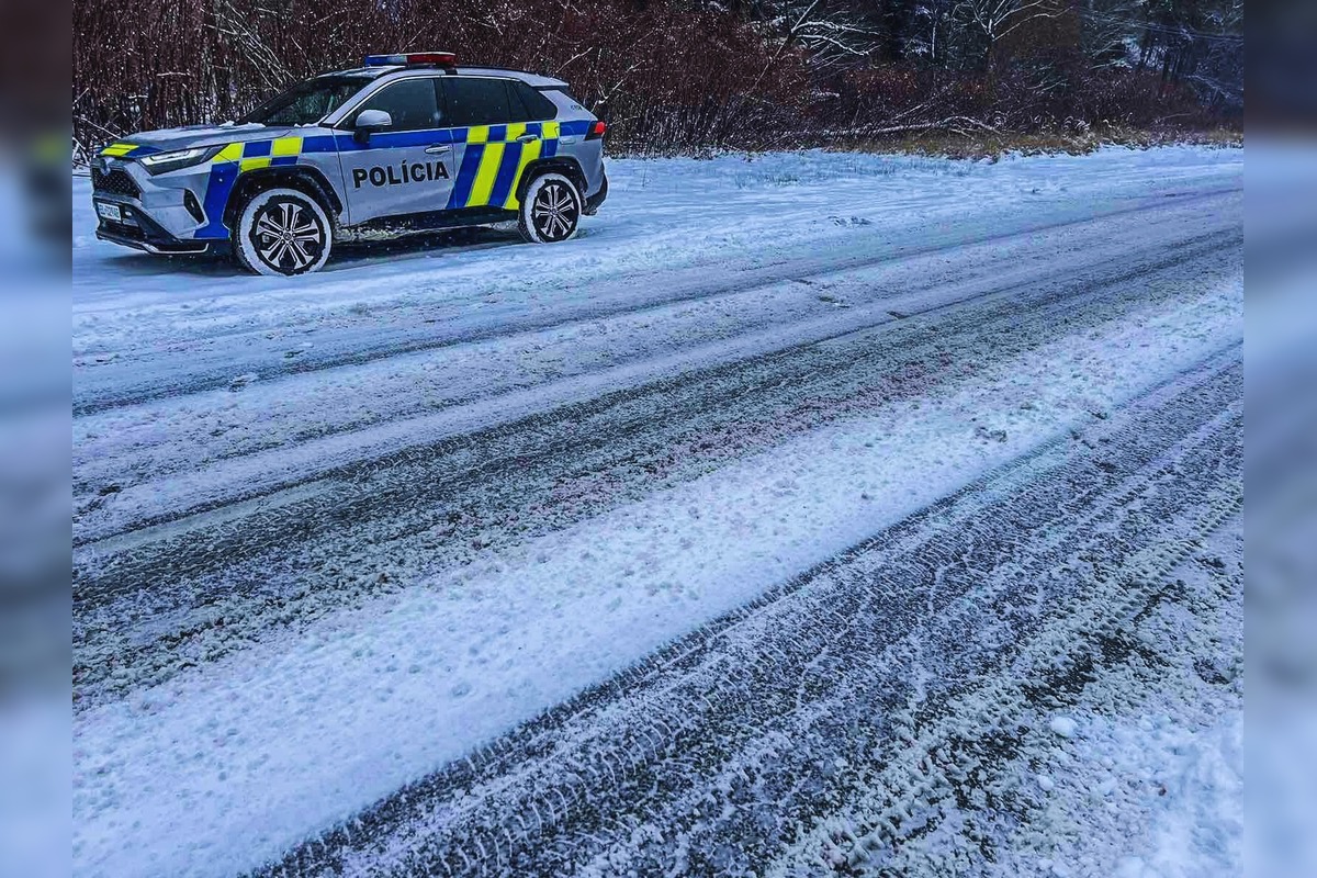 FOTO: Slovensko zasypal sneh. Polícia radí, ako jazdiť bezpečne, foto 5