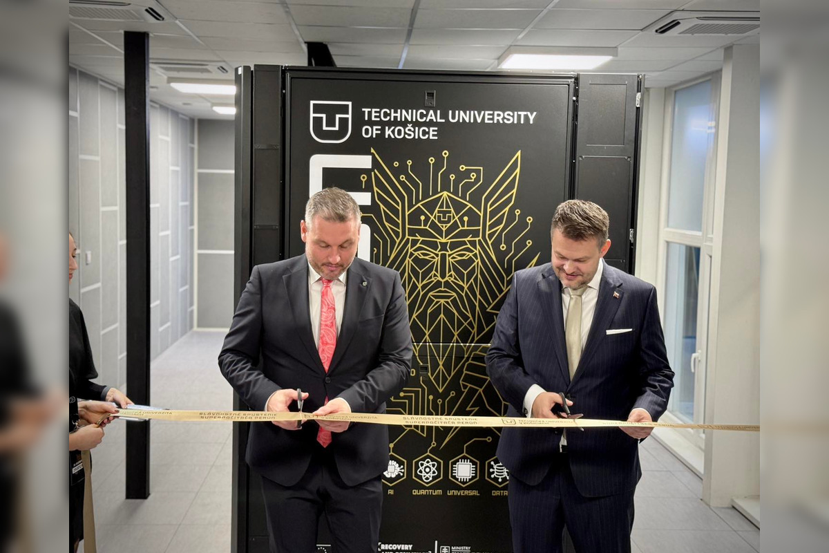 FOTO: Na TUKE slávnostne spustili druhý superpočítač na Slovensku , foto 1