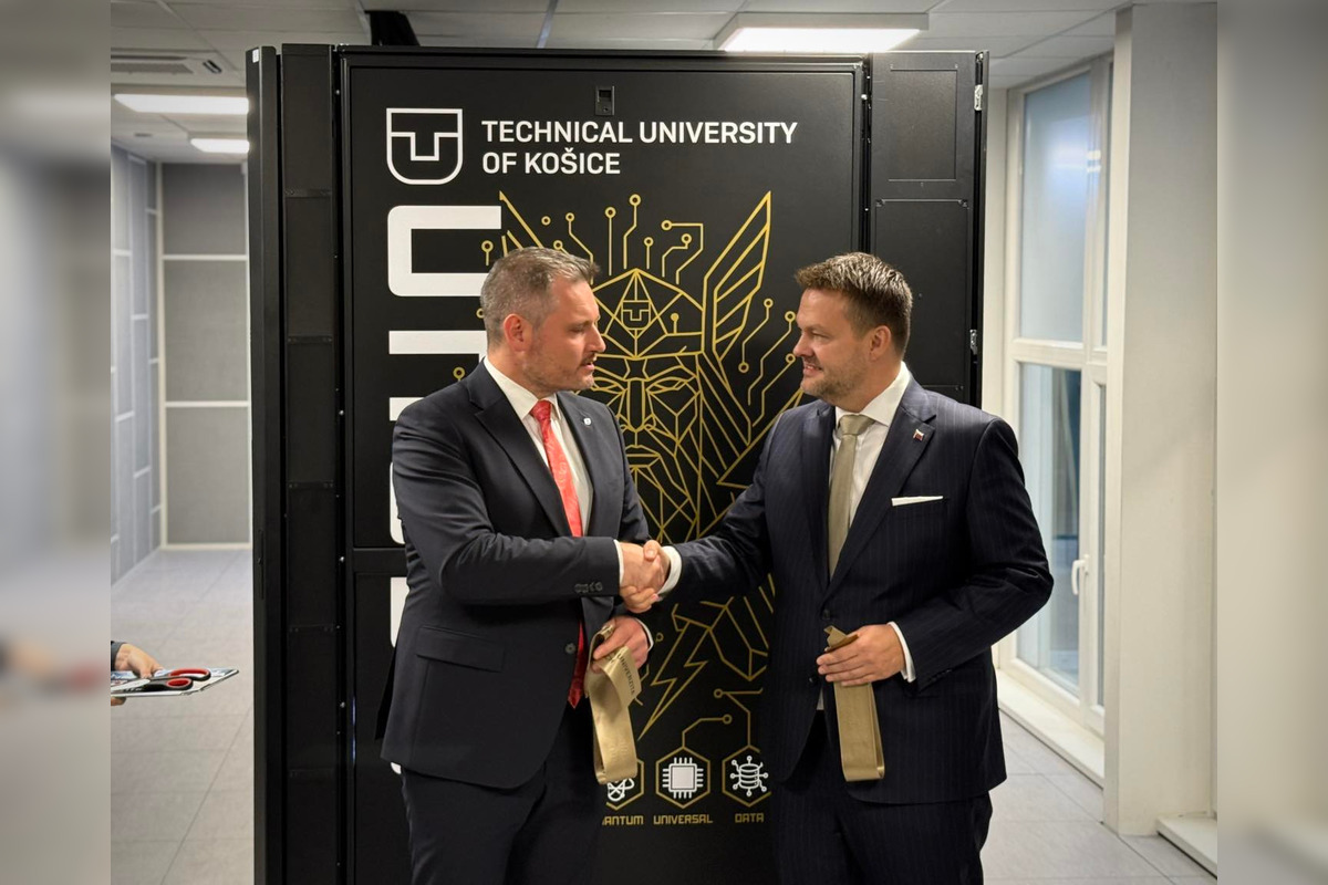FOTO: Na TUKE slávnostne spustili druhý superpočítač na Slovensku , foto 2