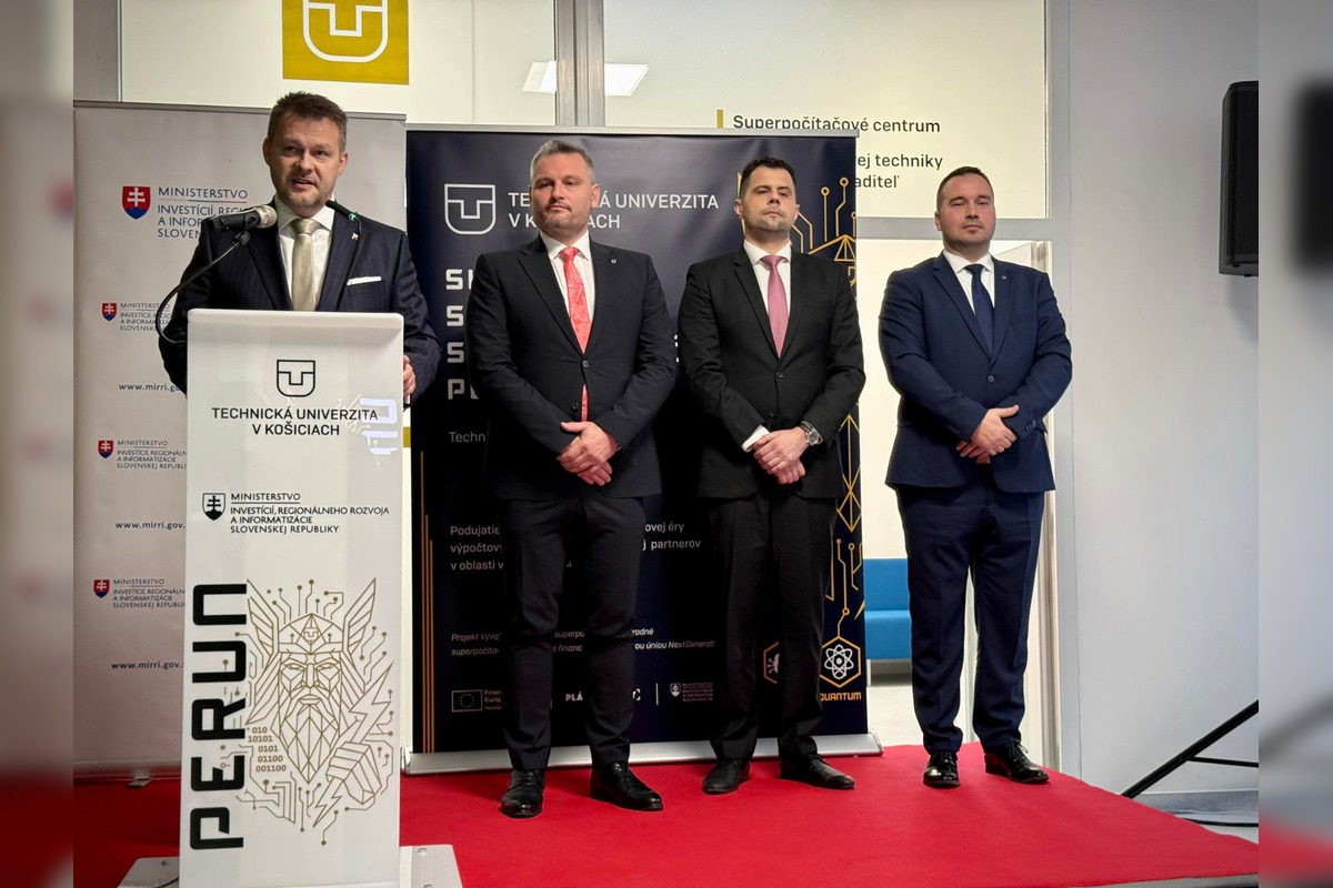 FOTO: Na TUKE slávnostne spustili druhý superpočítač na Slovensku , foto 4