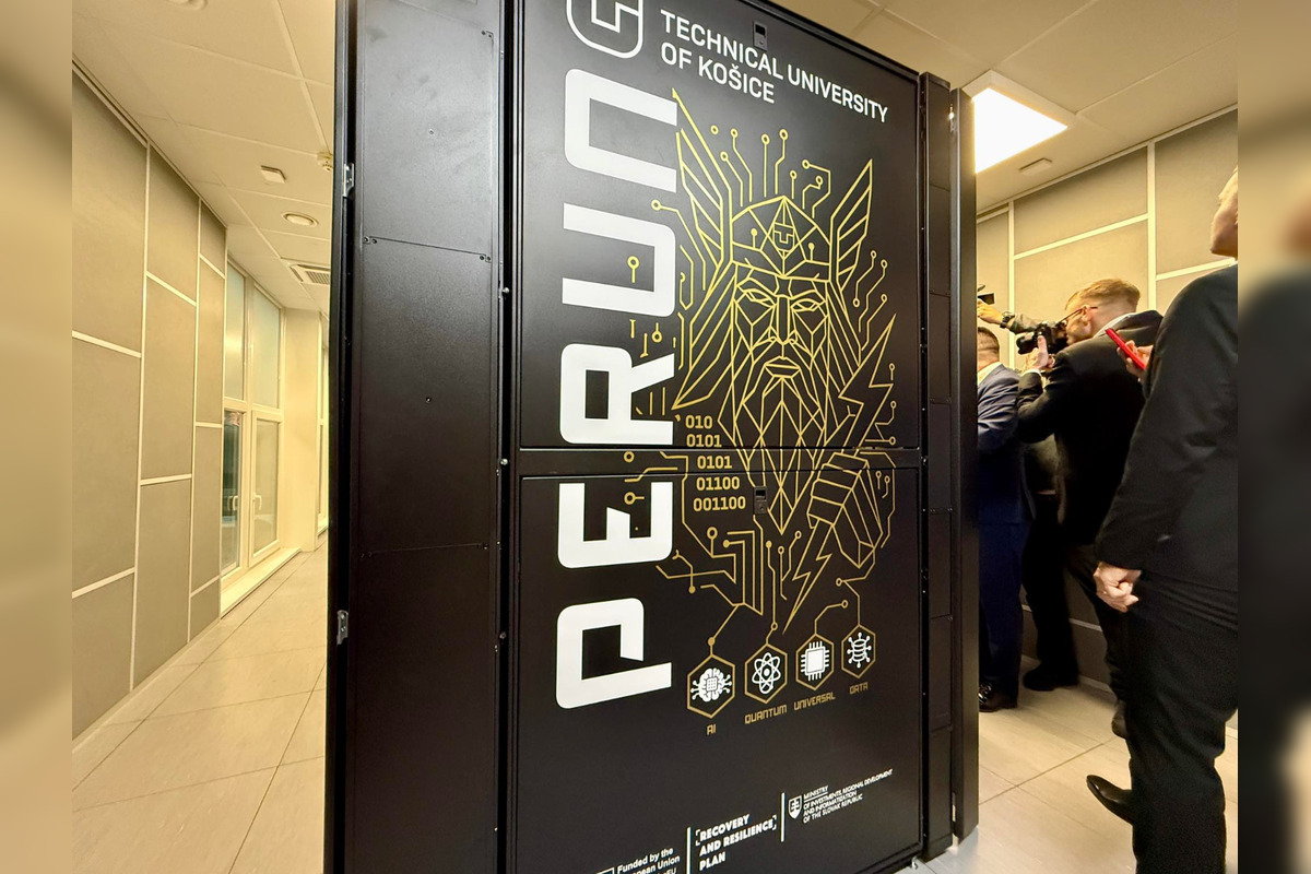 FOTO: Na TUKE slávnostne spustili druhý superpočítač na Slovensku , foto 5