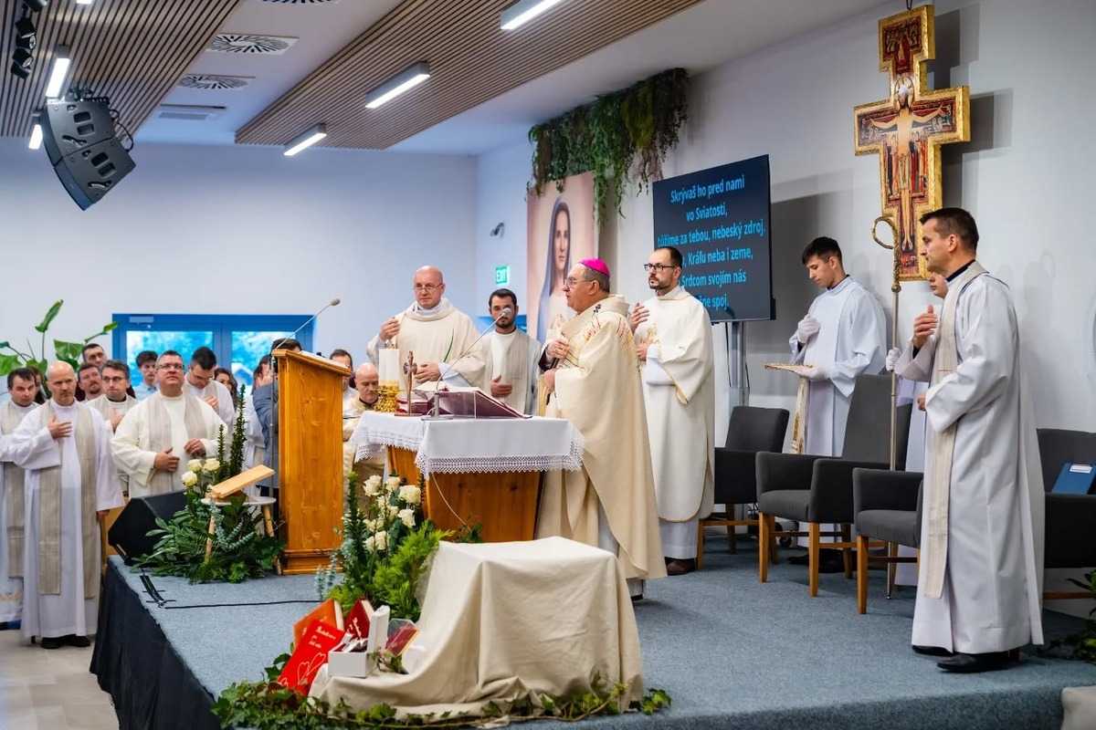FOTO: Nové Centrum pre mládež vo Vysokej nad Uhom, foto 1
