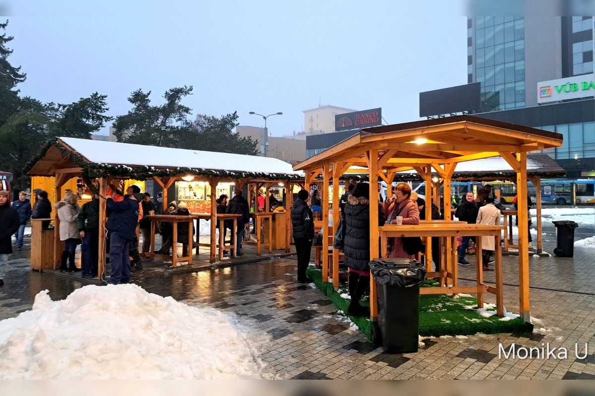 FOTO: Vianočné trhy pred košickým Auparkom, foto 4