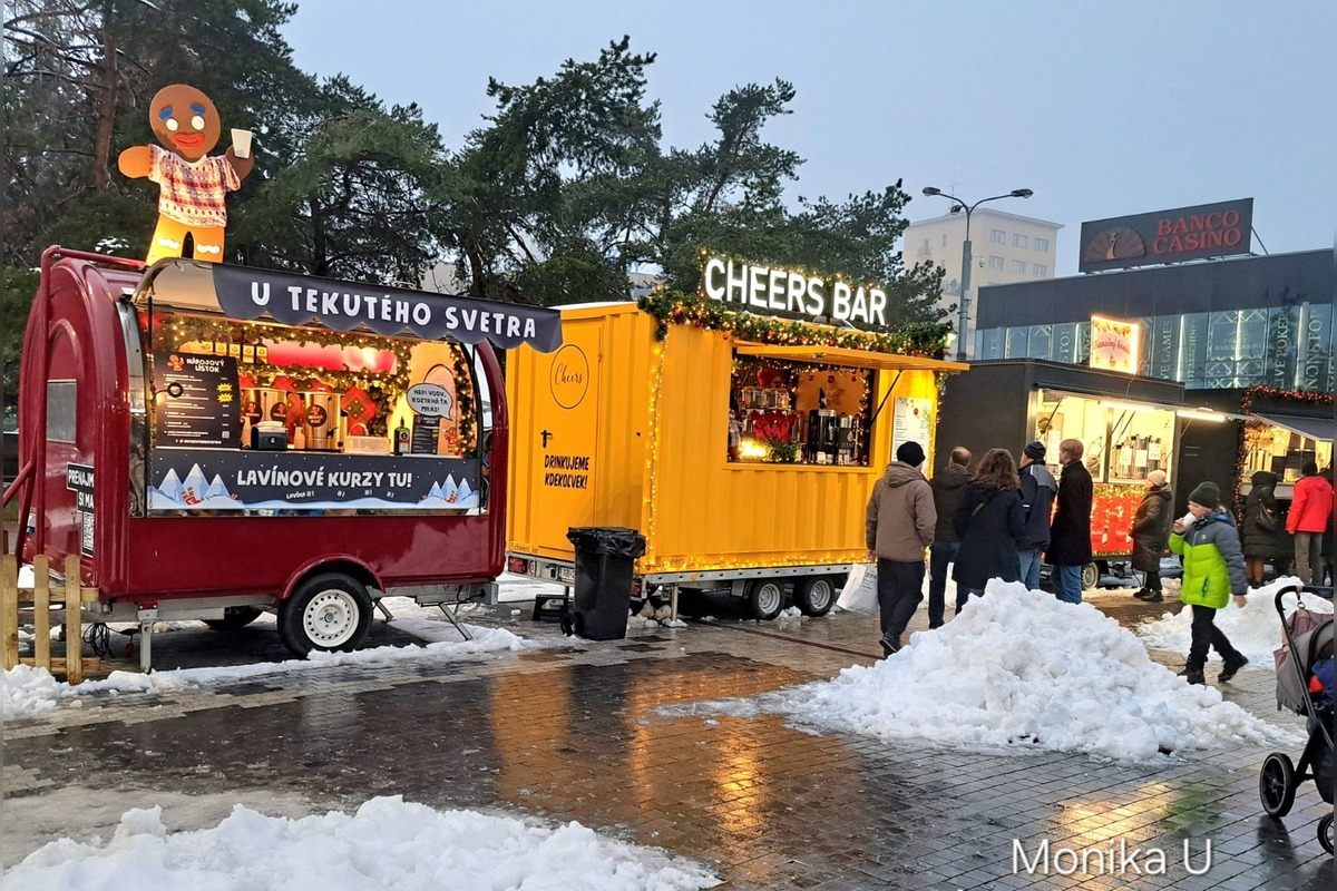 FOTO: Vianočné trhy pred košickým Auparkom, foto 3