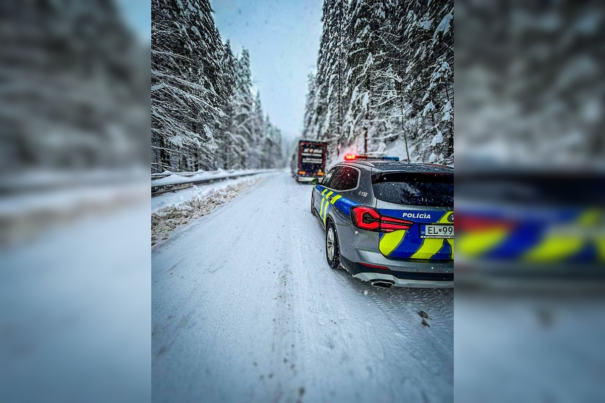 FOTO: Sneh komplikuje dopravu v Rožňavskom okrese, foto 3