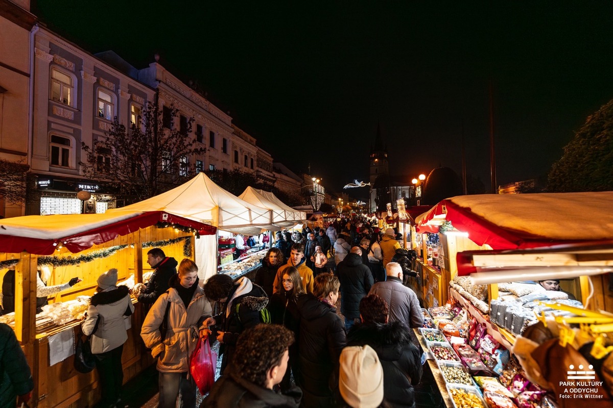 FOTO: Vianočné trhy v Prešove. Sviatočná atmosféra, no vysoké ceny?, foto 2