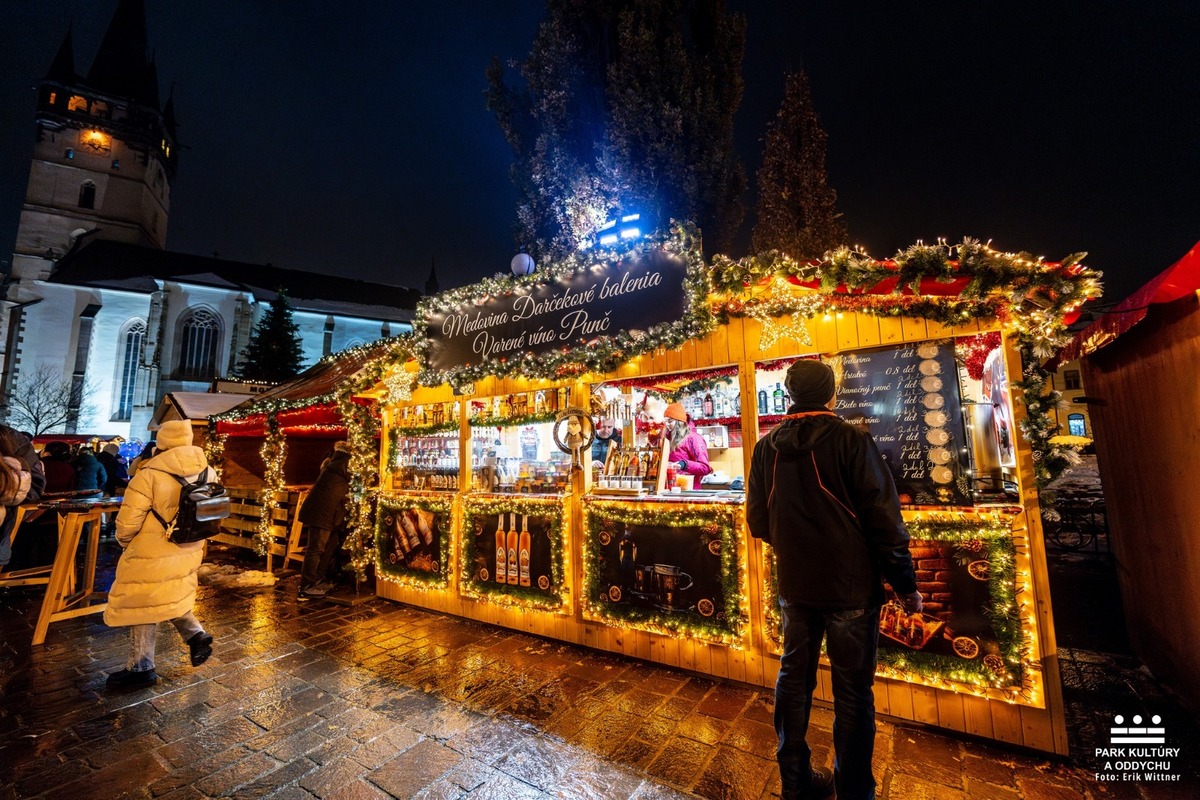 FOTO: Vianočné trhy v Prešove. Sviatočná atmosféra, no vysoké ceny?, foto 9