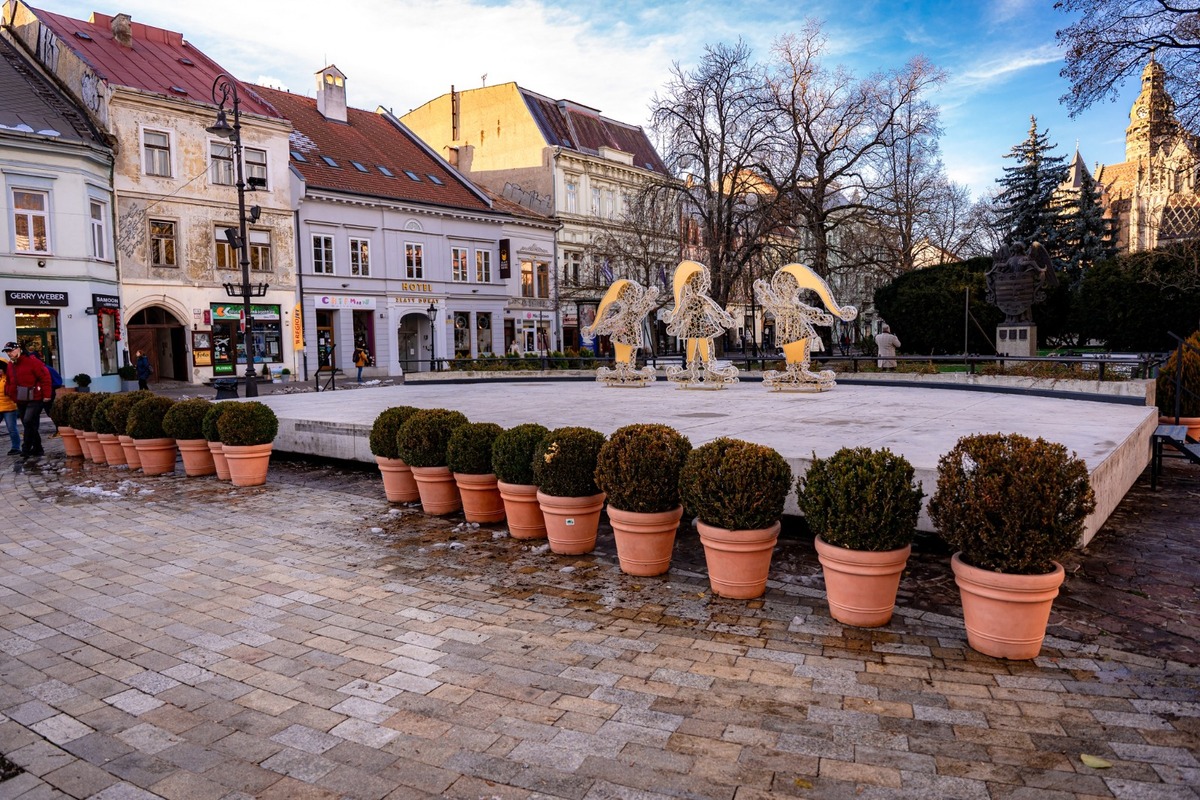 FOTO: V Košiciach pribúda vianočná výzdoba, foto 1