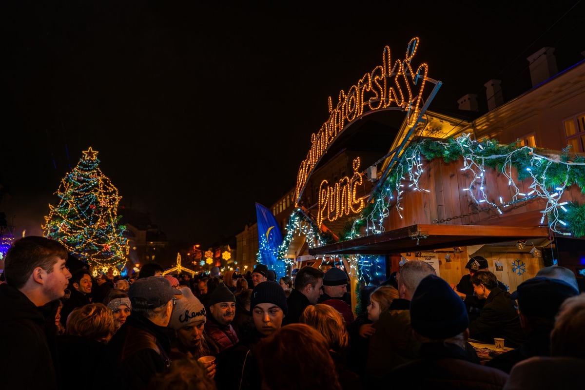 FOTO: Primátorský punč na vianočných trhoch v Košiciach, foto 1