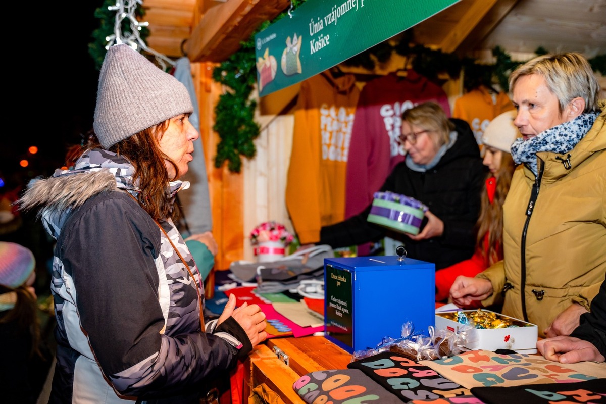 FOTO: Primátorský punč na vianočných trhoch v Košiciach, foto 8