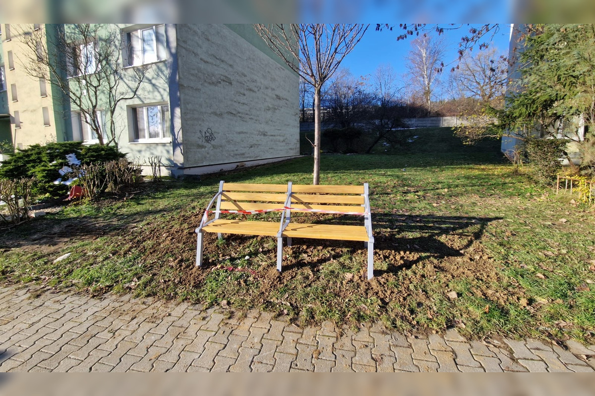 FOTO: Na košickom sídlisku Terasa pribudli nové lavičky, foto 3