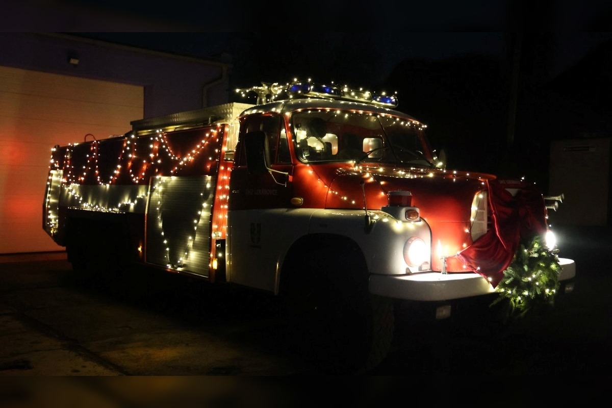 FOTO: Mikuláš dorazil do Košíc na koči, traktore aj lietadlom, foto 3