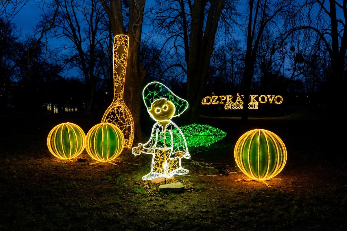 FOTO: V Mestskom parku v Košiciach sa rozžiarilo Rozprávkovo, foto 4