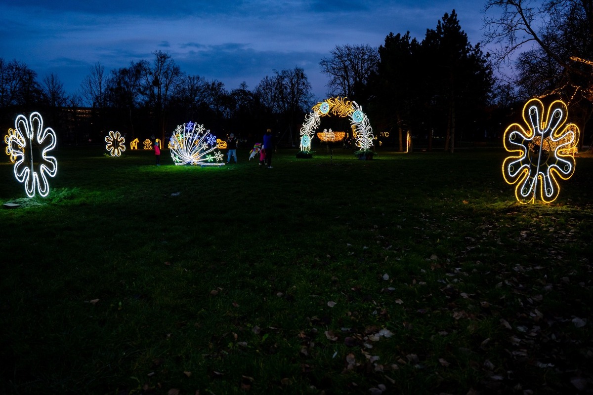 FOTO: V Mestskom parku v Košiciach sa rozžiarilo Rozprávkovo, foto 7