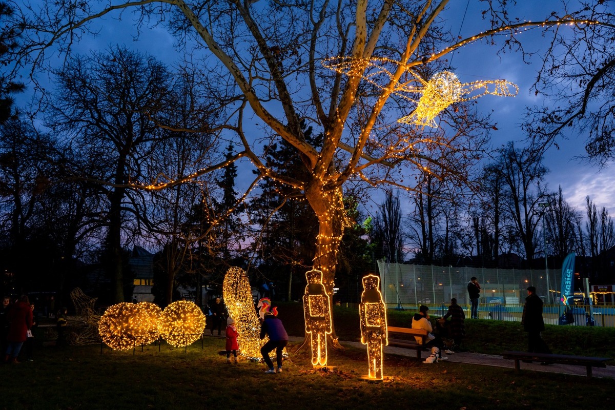 FOTO: V Mestskom parku v Košiciach sa rozžiarilo Rozprávkovo, foto 10