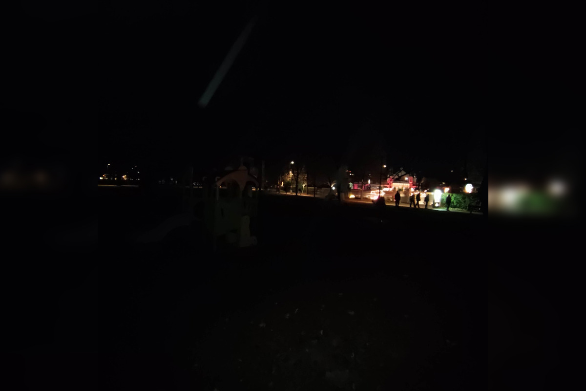 FOTO: V mestskom parku v Košiciach hlásia rodičia neosvetlené ihrisko pre deti, foto 4