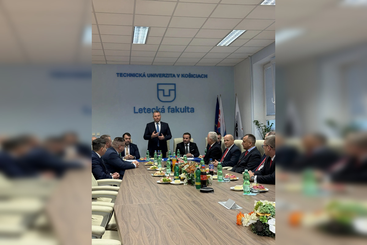 FOTO: Študenti v programe Riadenie letovej prevádzky majú k dispozícii moderné simulátory, foto 2