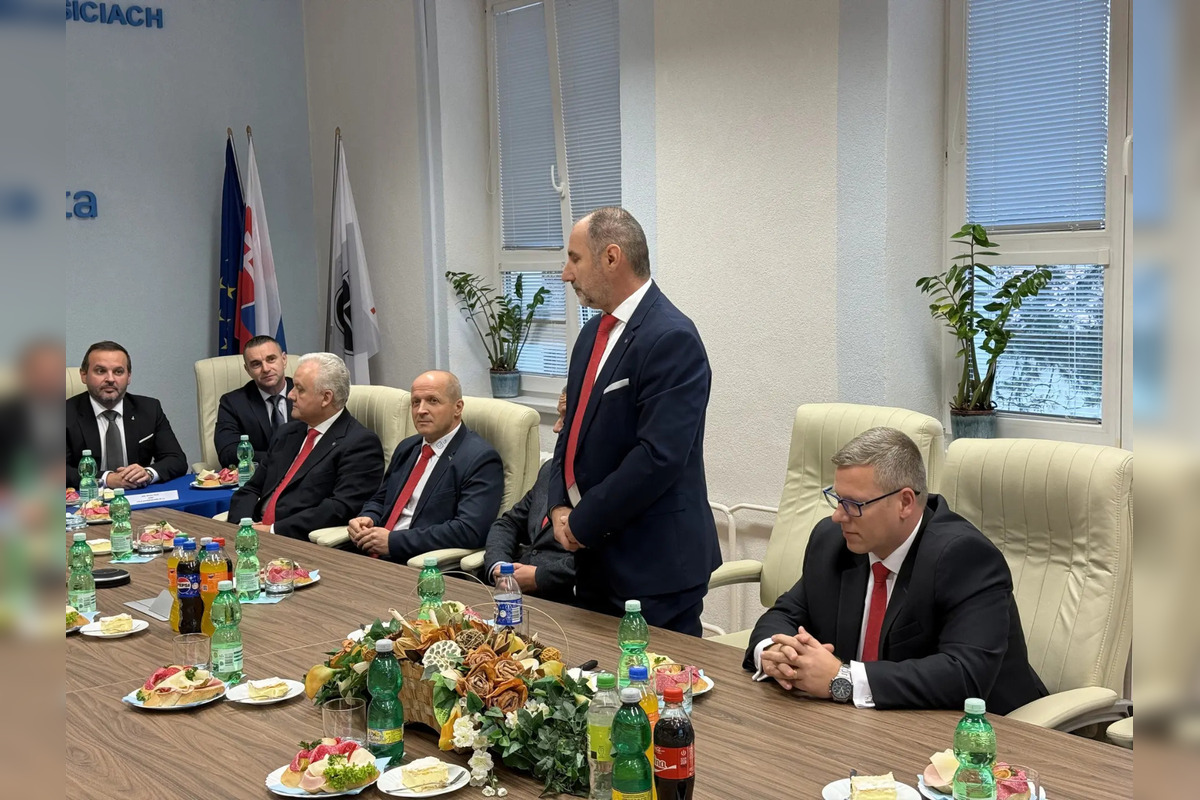 FOTO: Študenti v programe Riadenie letovej prevádzky majú k dispozícii moderné simulátory, foto 3