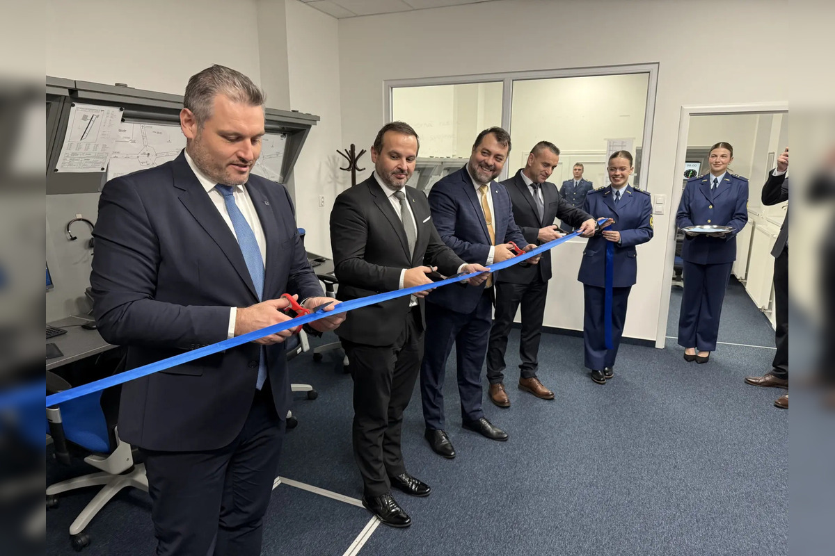 FOTO: Študenti v programe Riadenie letovej prevádzky majú k dispozícii moderné simulátory, foto 4