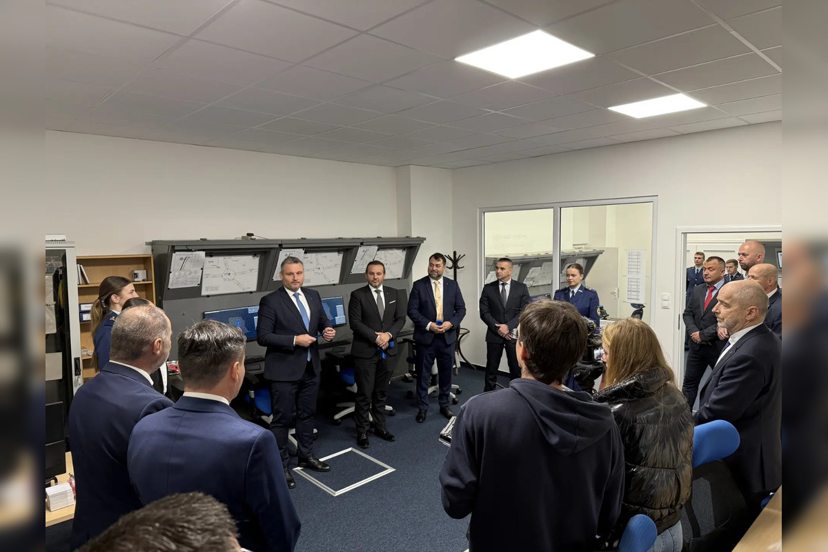 FOTO: Študenti v programe Riadenie letovej prevádzky majú k dispozícii moderné simulátory, foto 5