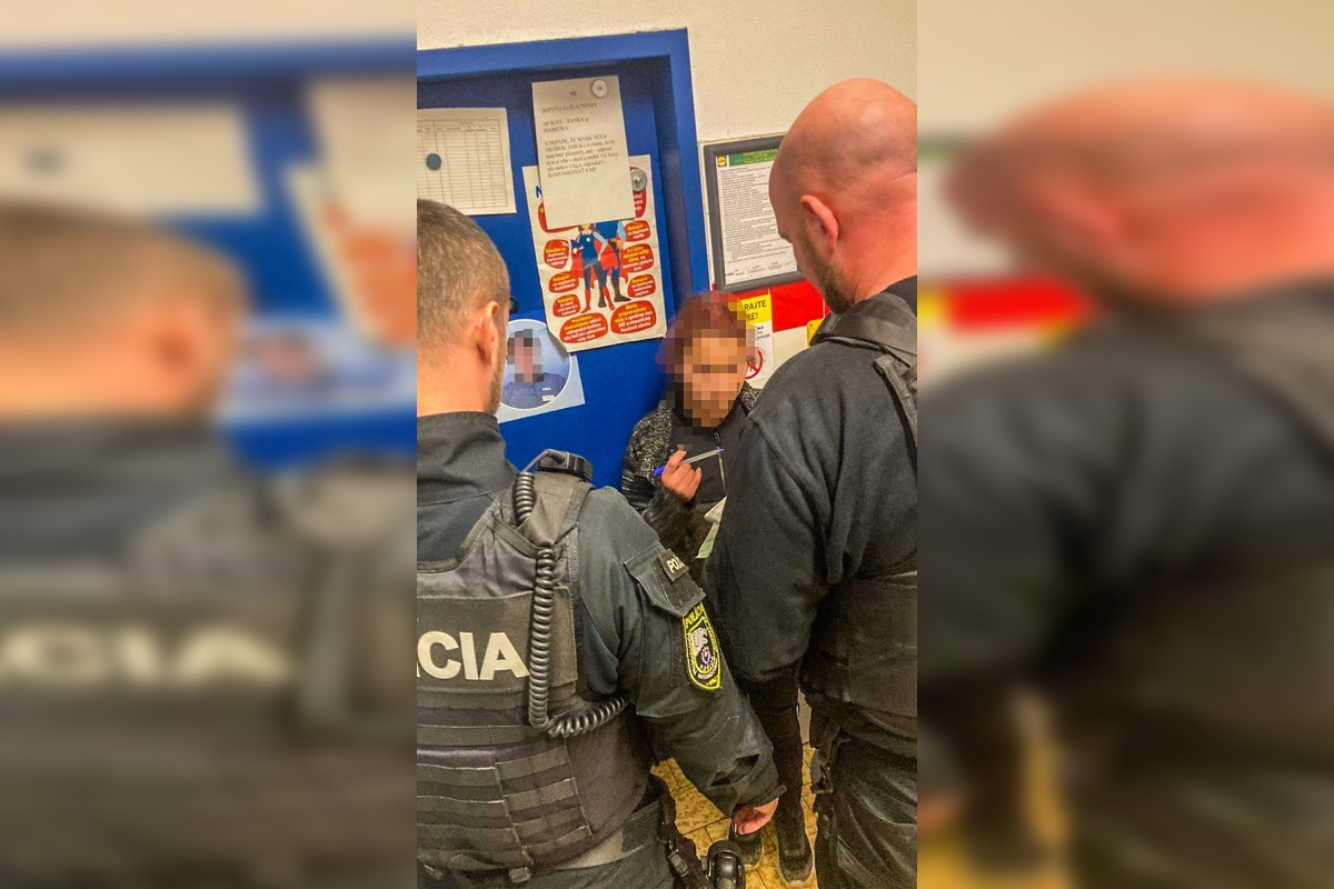 FOTO: Policajti odložili uniformy a zavítali do obchodov, odhalili zlodejov, foto 2