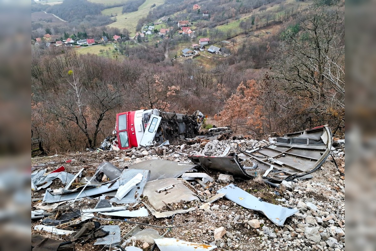 FOTO: Odstraňovanie škôd po zrážke vlakov pri Jablonove nad Turňou, foto 4