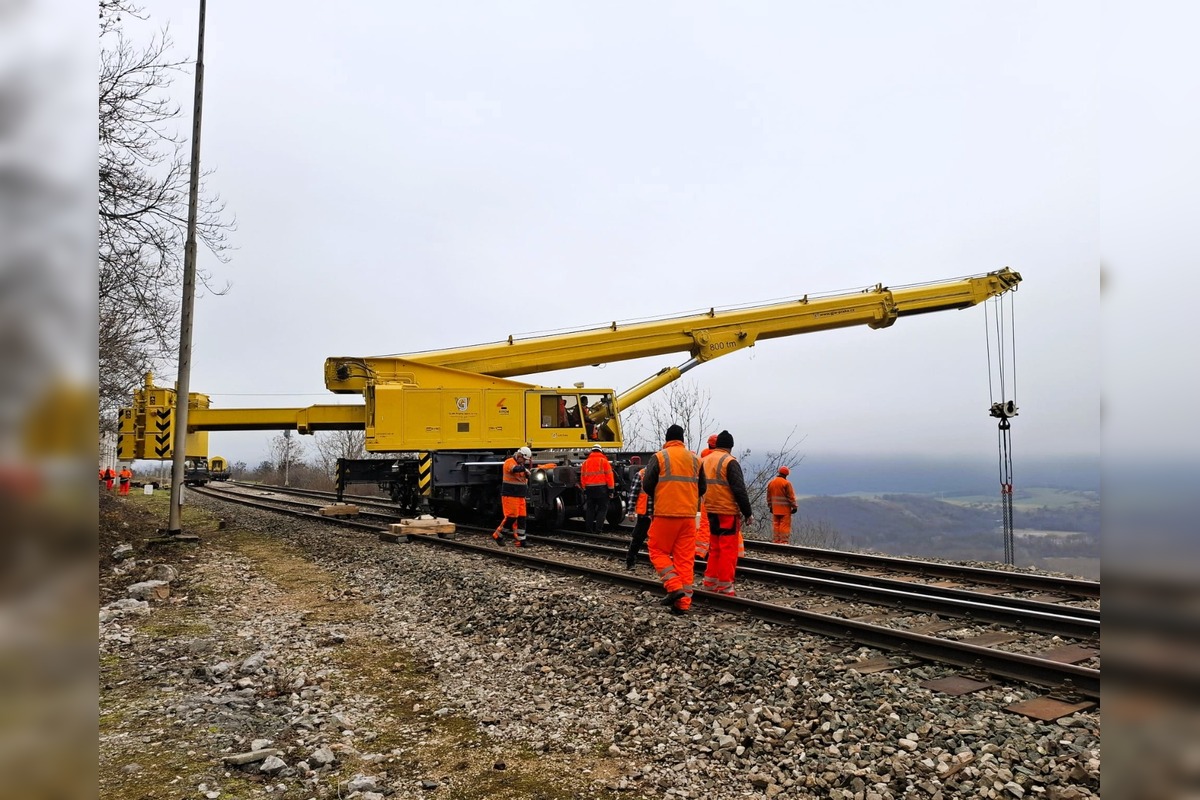 FOTO: Odstraňovanie škôd po zrážke vlakov pri Jablonove nad Turňou, foto 2