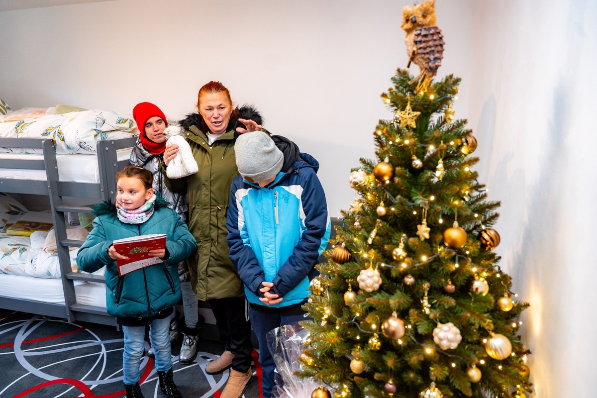 FOTO: Babička s vnúčatami a dcérou dostali pred Vianocami strechu nad hlavou, foto 4