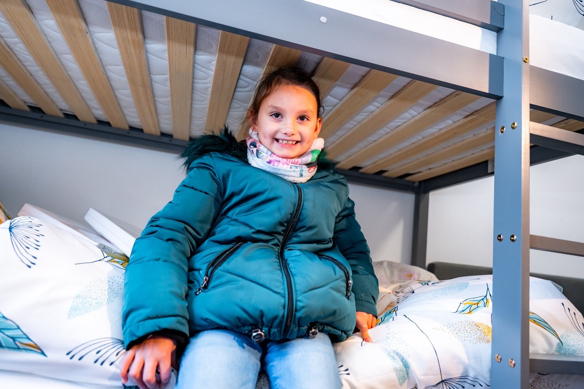 FOTO: Babička s vnúčatami a dcérou dostali pred Vianocami strechu nad hlavou, foto 5