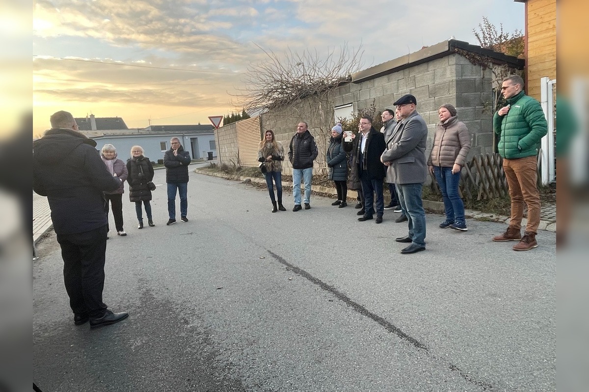 FOTO: Obyvatelia lokality Grot sa po rokoch dočkali cesty a môžu kolaudovať, foto 1