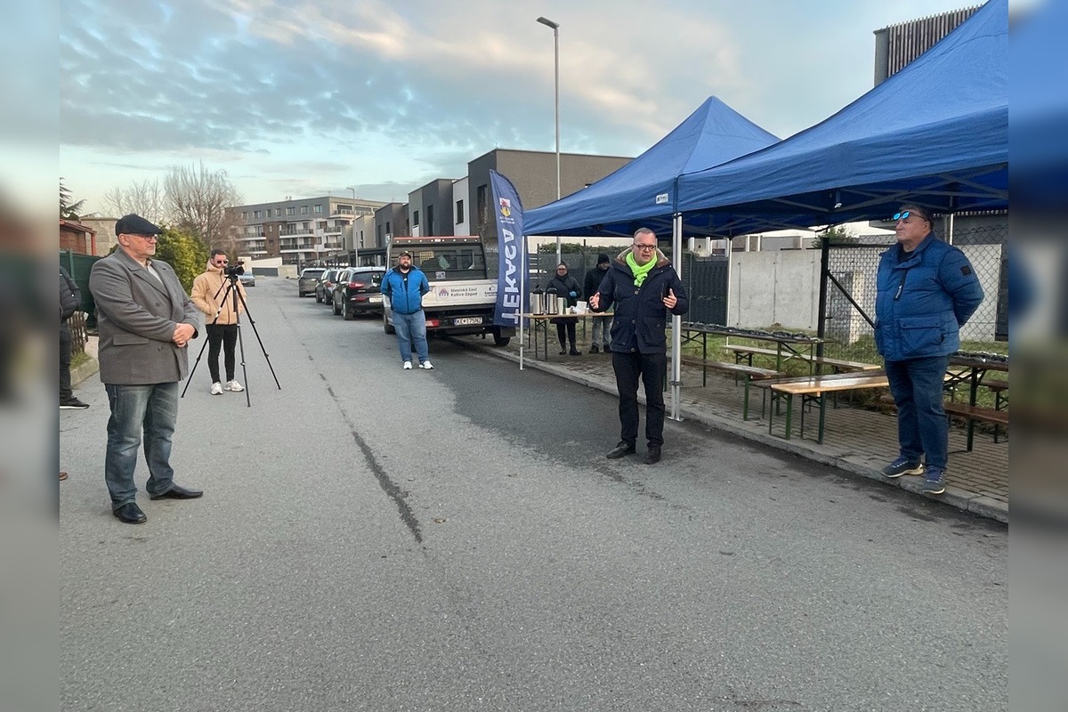 FOTO: Obyvatelia lokality Grot sa po rokoch dočkali cesty a môžu kolaudovať, foto 5