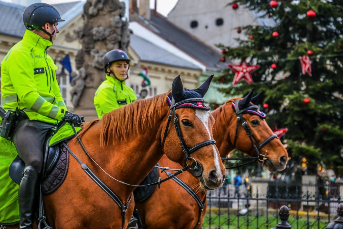 FOTO: Na košických vianočných trhoch hliadkujú policajti, foto 4