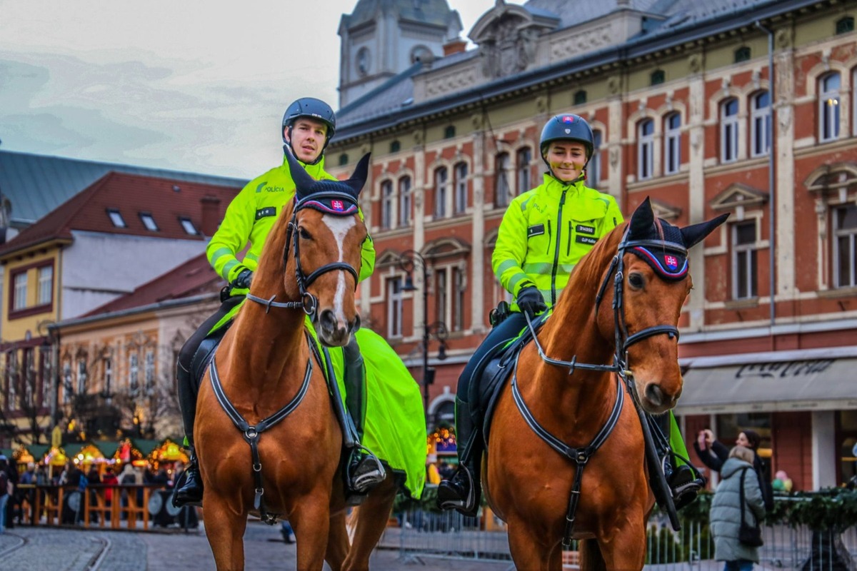 FOTO: Na košických vianočných trhoch hliadkujú policajti, foto 6