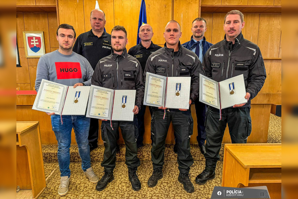 FOTO: Policajti z Rožňavy získali za svoju odvahu významné ocenenie, foto 1