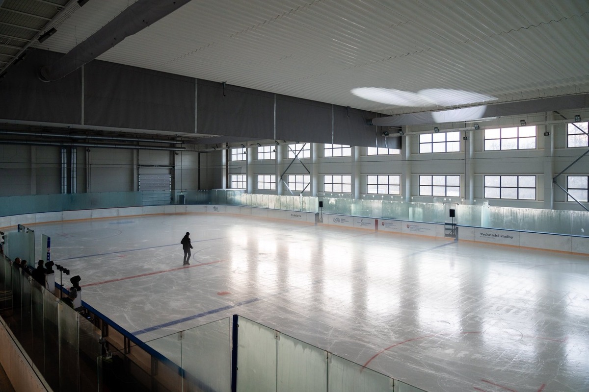 FOTO: Rožňavčania majú vynovený zimný štadión, foto 2