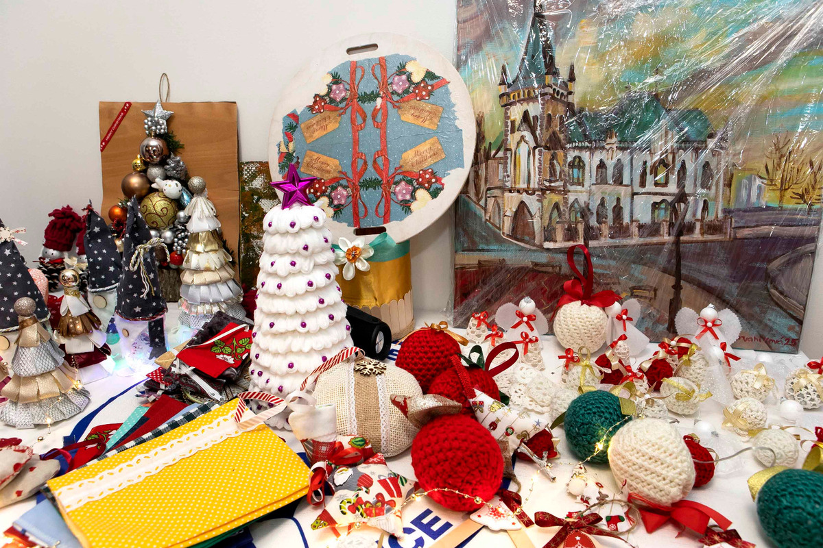 FOTO: Košická poliklinika sa zaplnila krásnymi výrobkami od klientov zo stacionára, foto 3