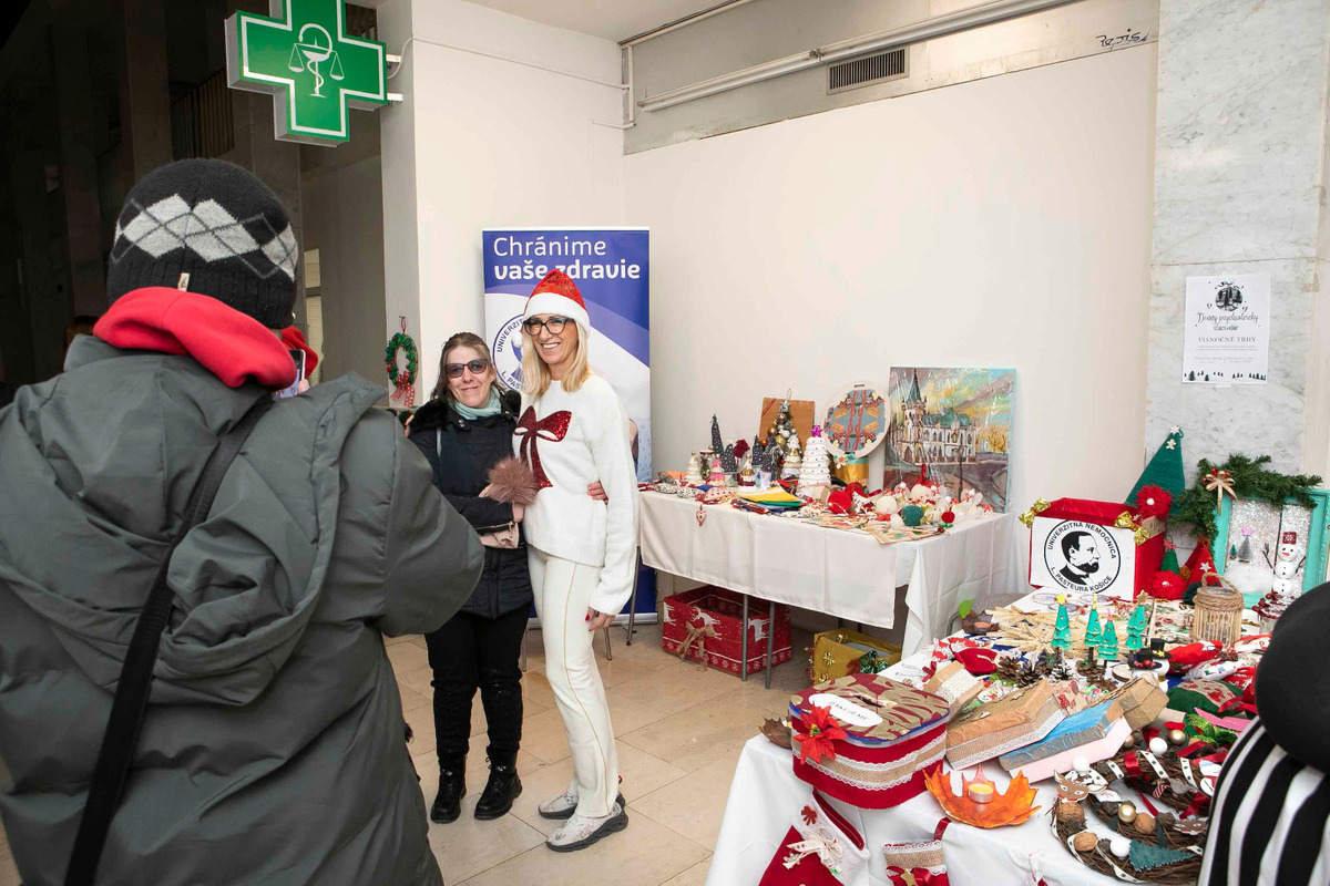 FOTO: Košická poliklinika sa zaplnila krásnymi výrobkami od klientov zo stacionára, foto 4