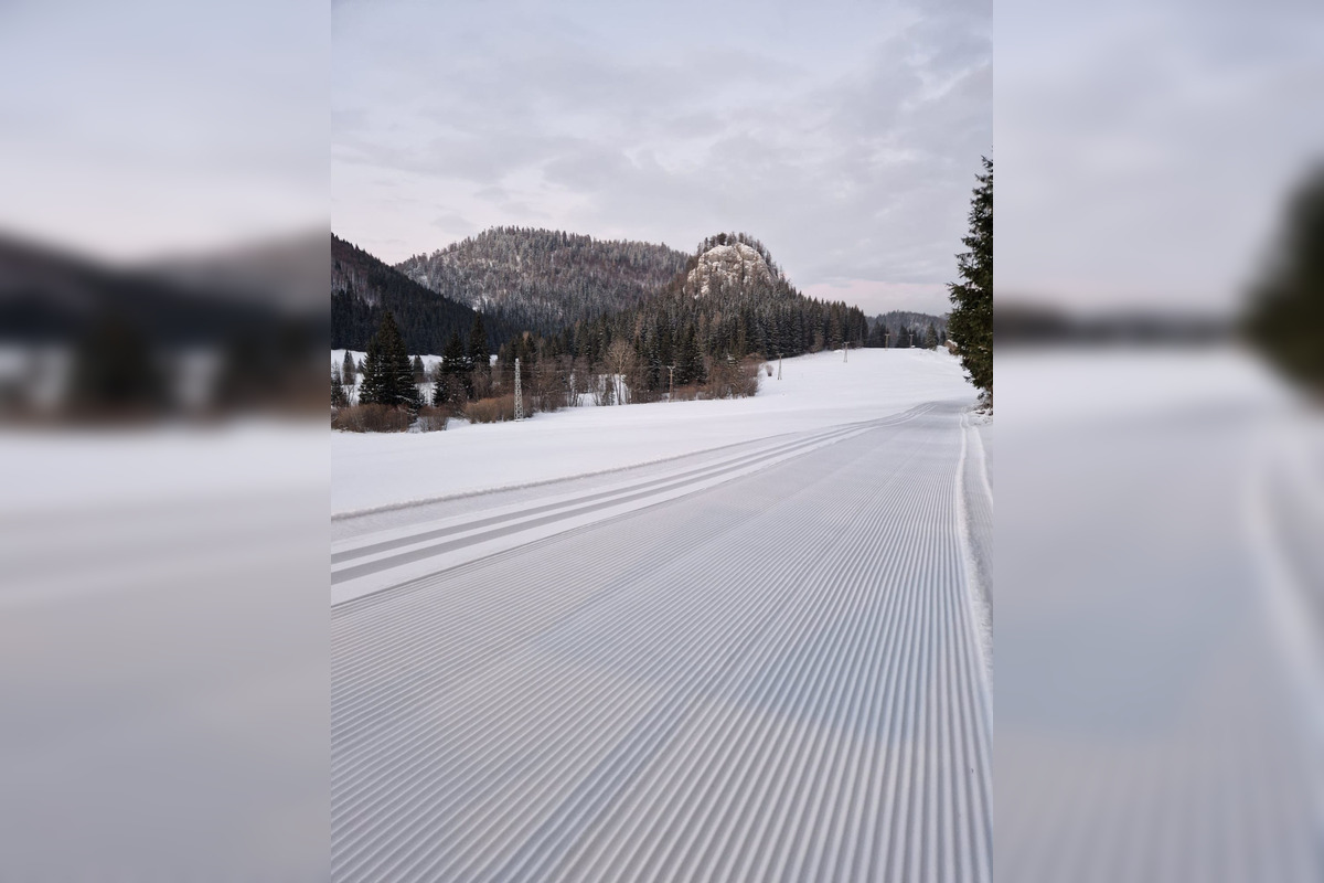 FOTO: Milovníci bežeckého lyžovania majú radosť z novej trasy pri ľadovej jaskyni, foto 4