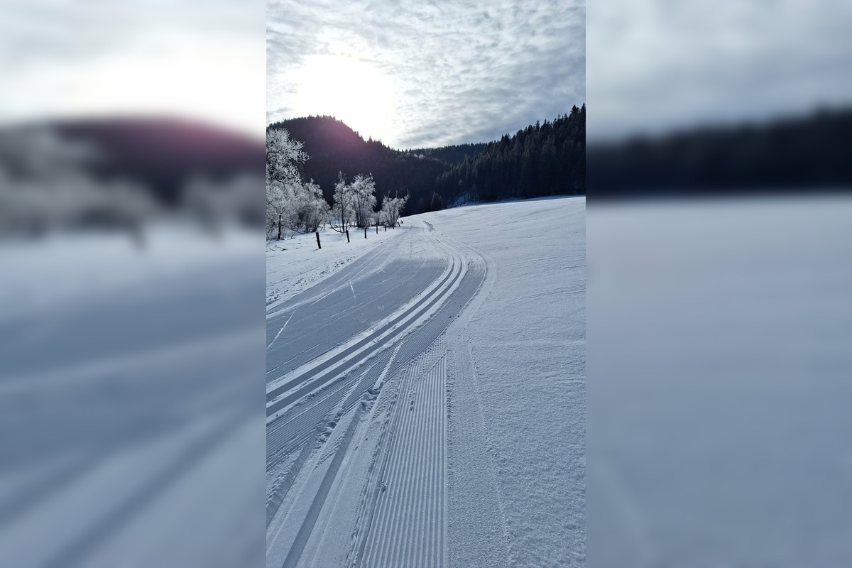 FOTO: Milovníci bežeckého lyžovania majú radosť z novej trasy pri ľadovej jaskyni, foto 7