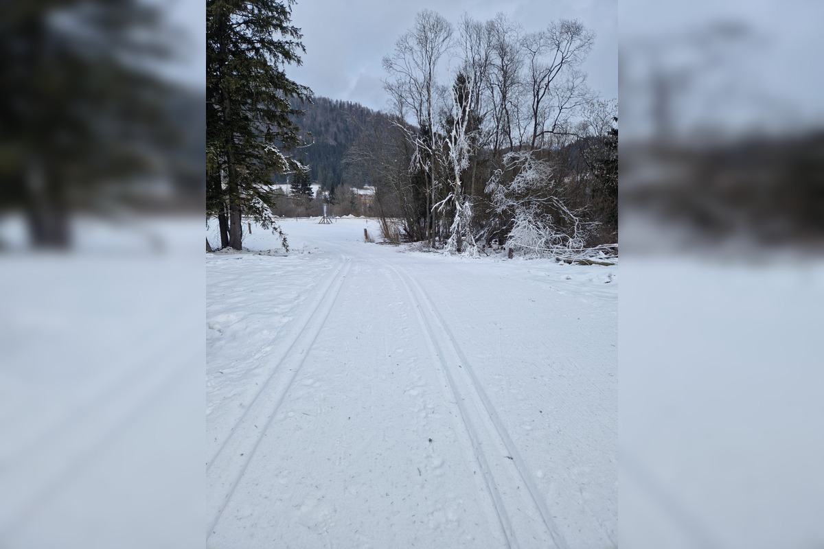FOTO: Milovníci bežeckého lyžovania majú radosť z novej trasy pri ľadovej jaskyni, foto 8